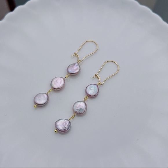 26E77 Handmade Freshwater Baroque Coin Pearl Huggies Earrings - Picture 4 of 9